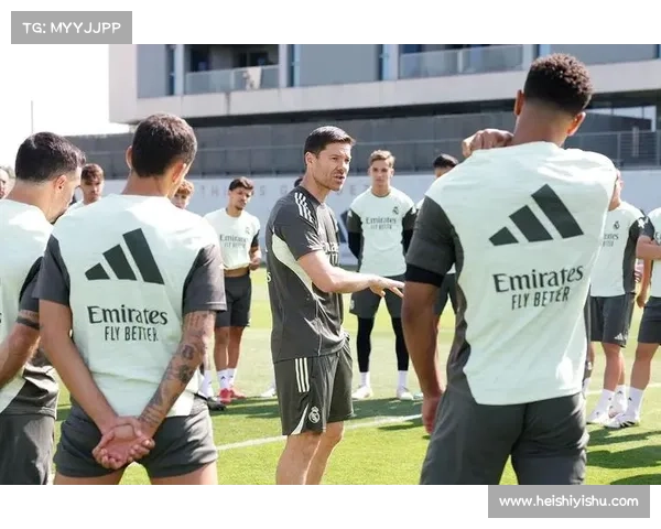 皇马训练场迎好消息 阿诺德与卡瓦哈尔双双恢复训练重返赛场